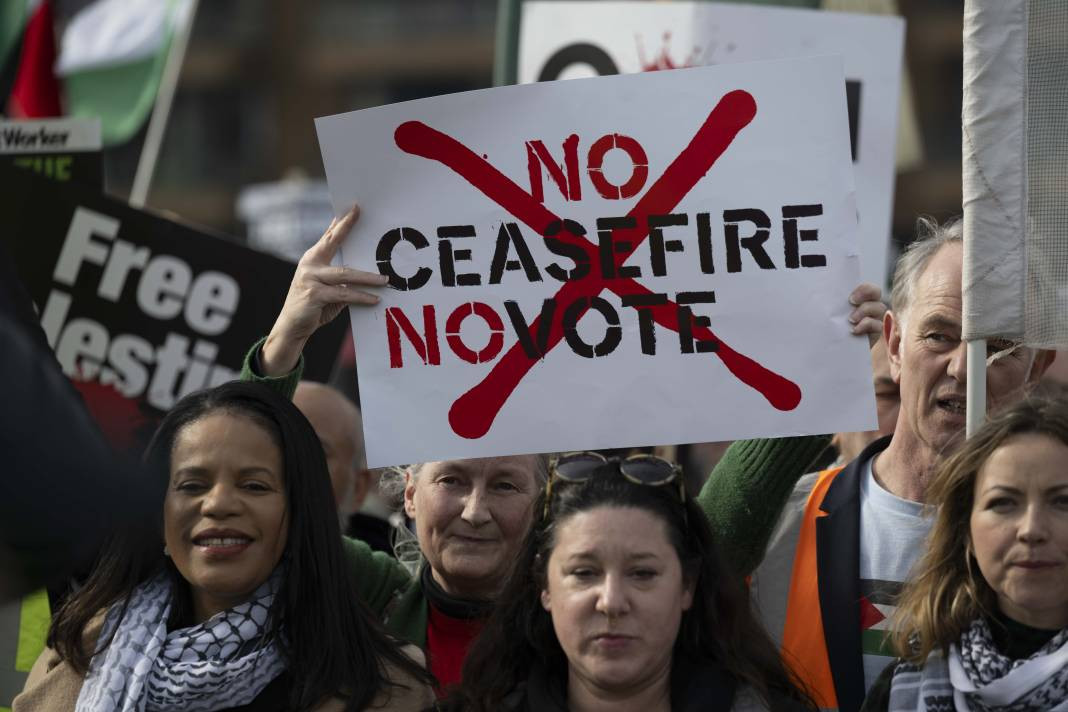 Londra ve Saraybosna'da İsrail protestosu! Binlerce kişi sokaklara döküldü - Resim: 10